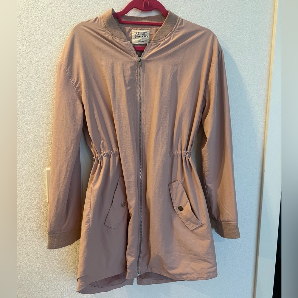 Lightweight, Adjustable Waist Jacket